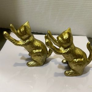A pair of cast iron cat bookends
